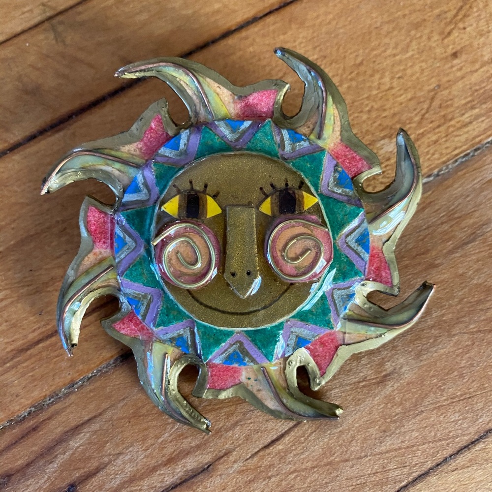 Brooch - Picture 1 of 3